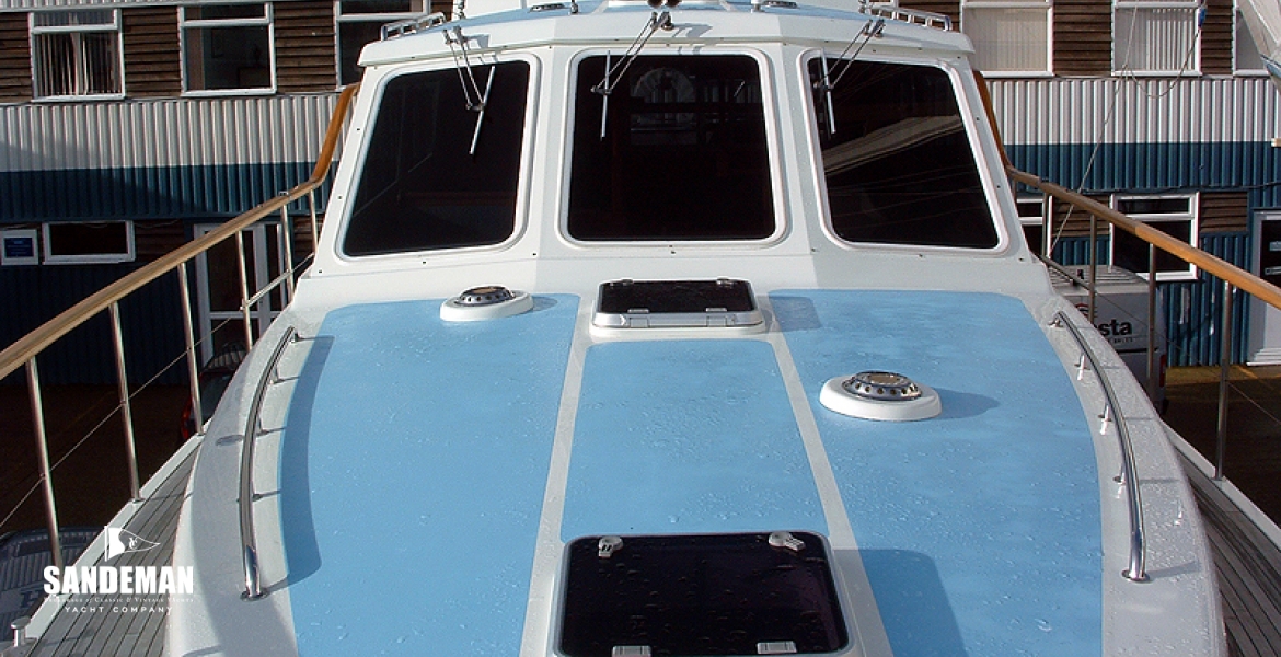 10Foredeckviewaft.jpg