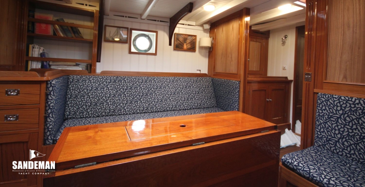 41 Saloon v to port