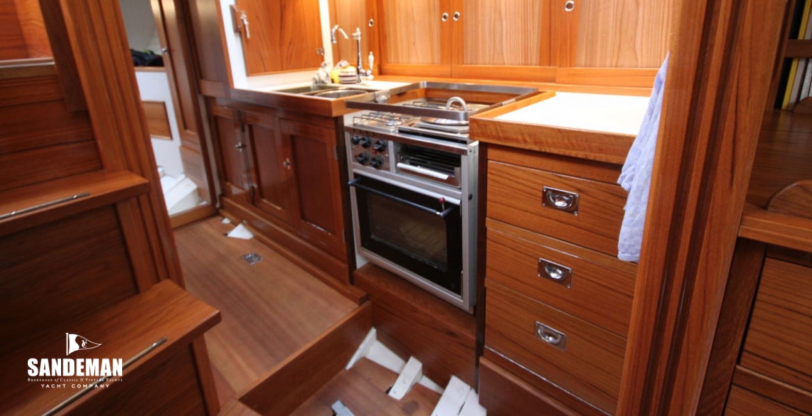 54 Galley v aft