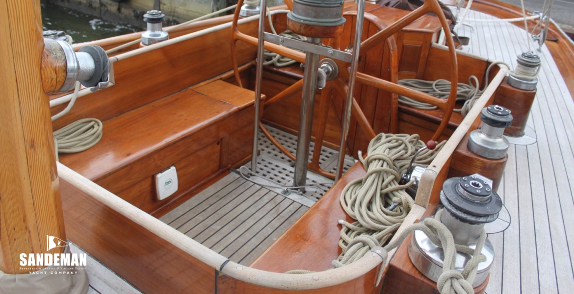 29 Cockpit v aft stbd