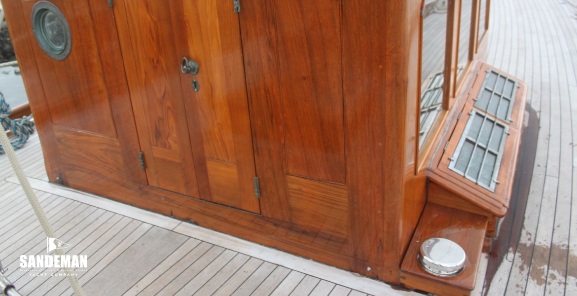 15 Deck house
