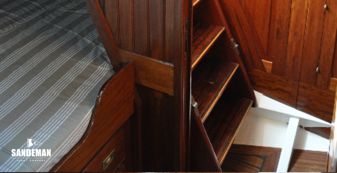 40 Owners cabin exit aft.jpg