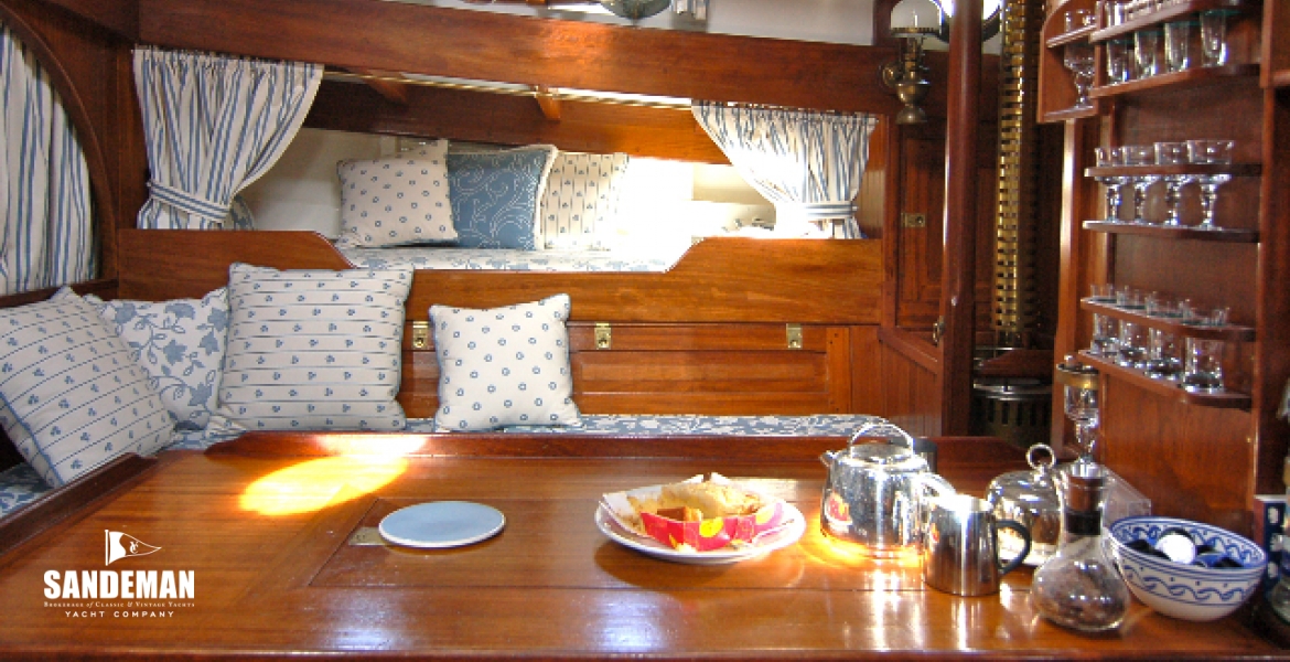 30 Saloon across table to stbd.jpg
