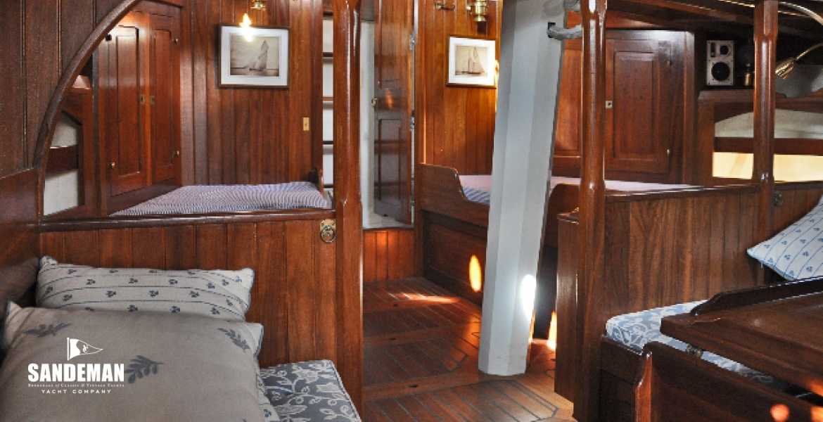 23 Saloon view to fore cabin.jpg