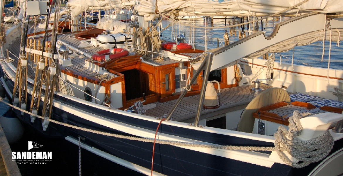 09 Alongside poop deck.jpg