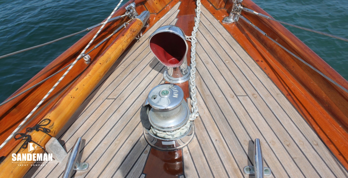 18Foredeckdetail.JPG