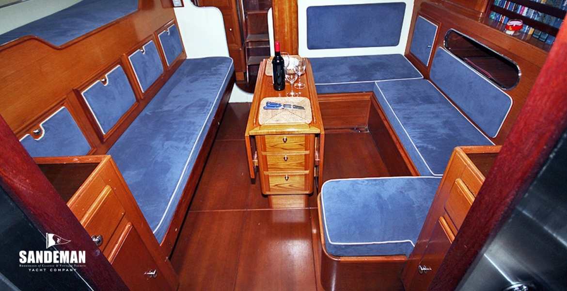 Saloon aft