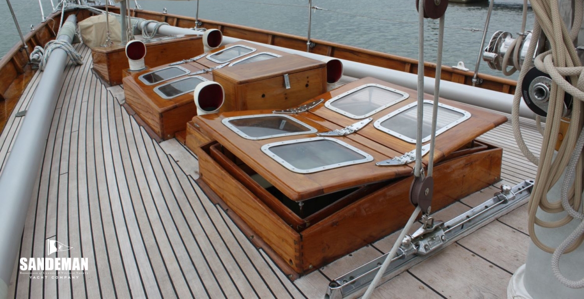 Mast fwd port