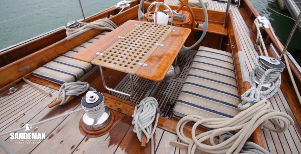Cockpit table up