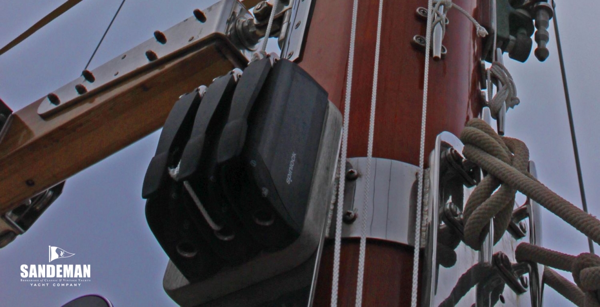 Mast detail