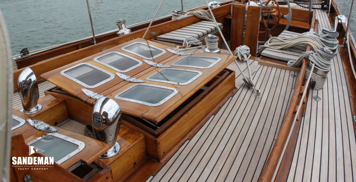 Port to cockpit aft