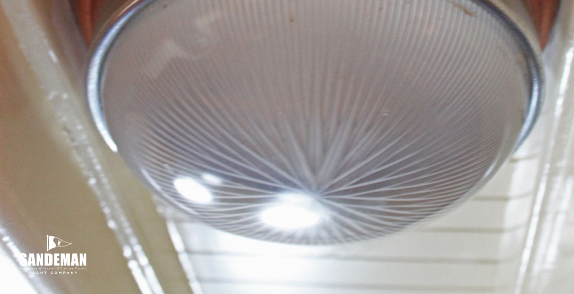 48 Deckhead light