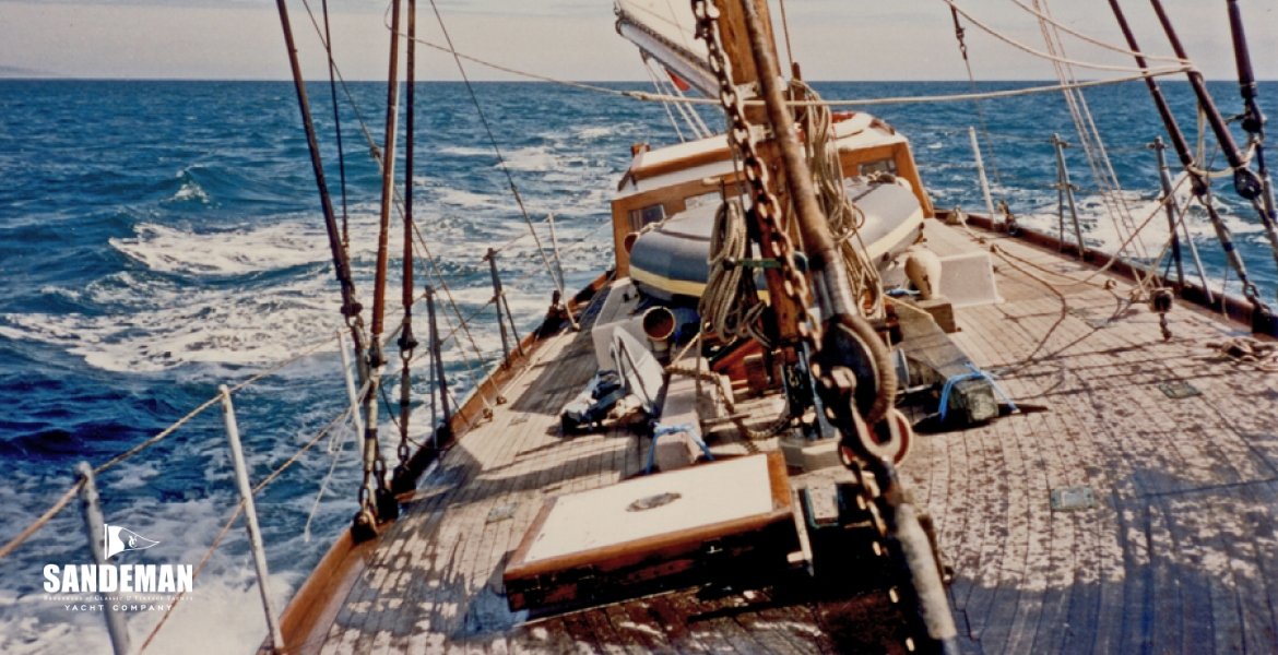 14Foredeckviewaft.jpg