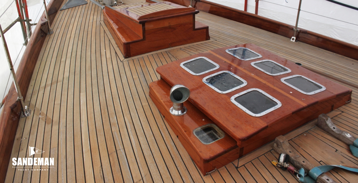 16Foredeck.jpg