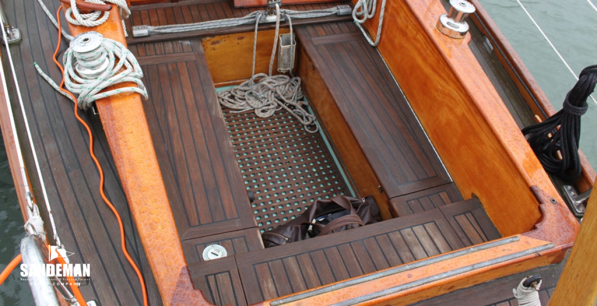 05Cockpit.jpg