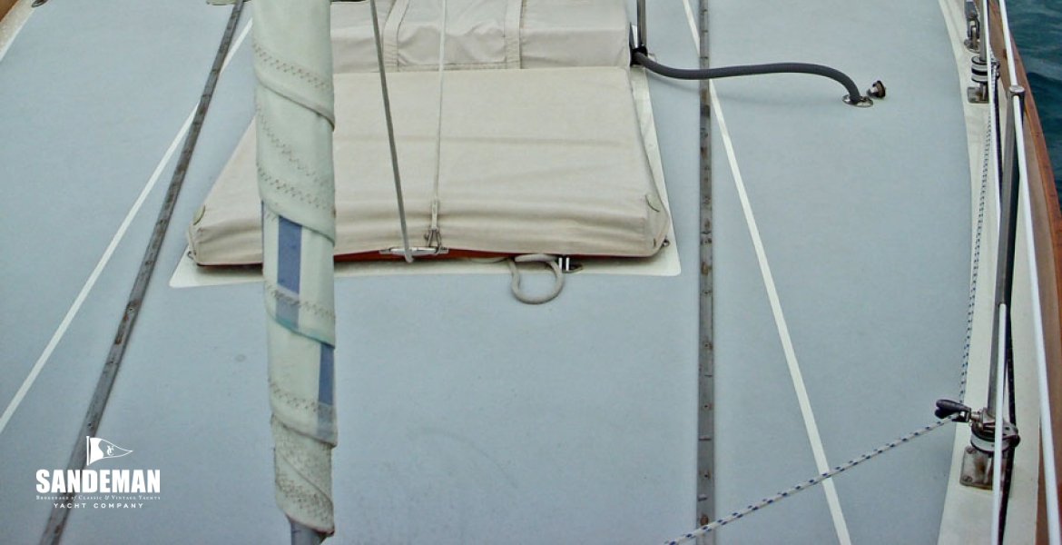 08Foredeckviewaft.jpg