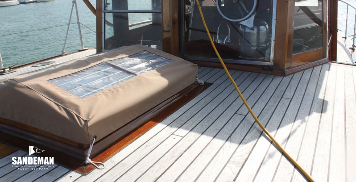 15SkylightandDeckhouse.jpg