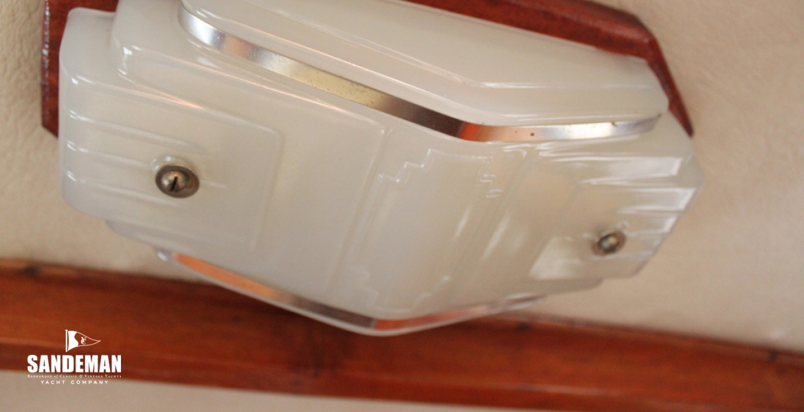 35Deckheadlight.jpg