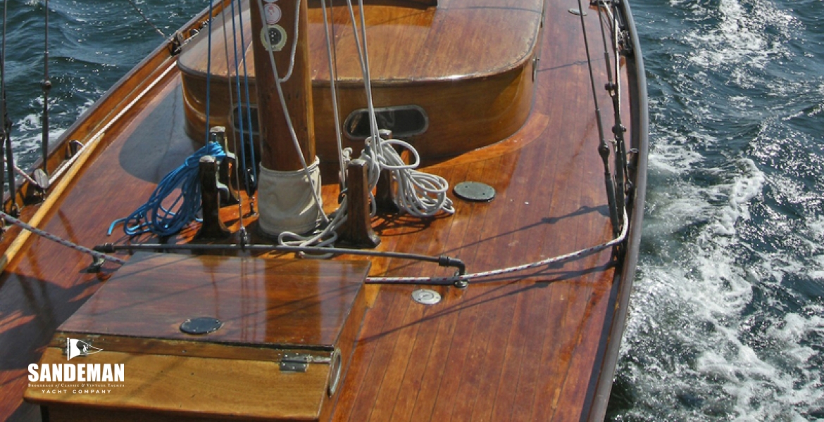 04Foredeckviewaft.jpg