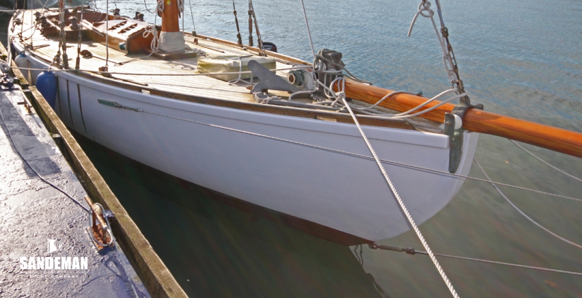 Alongside stbd bow