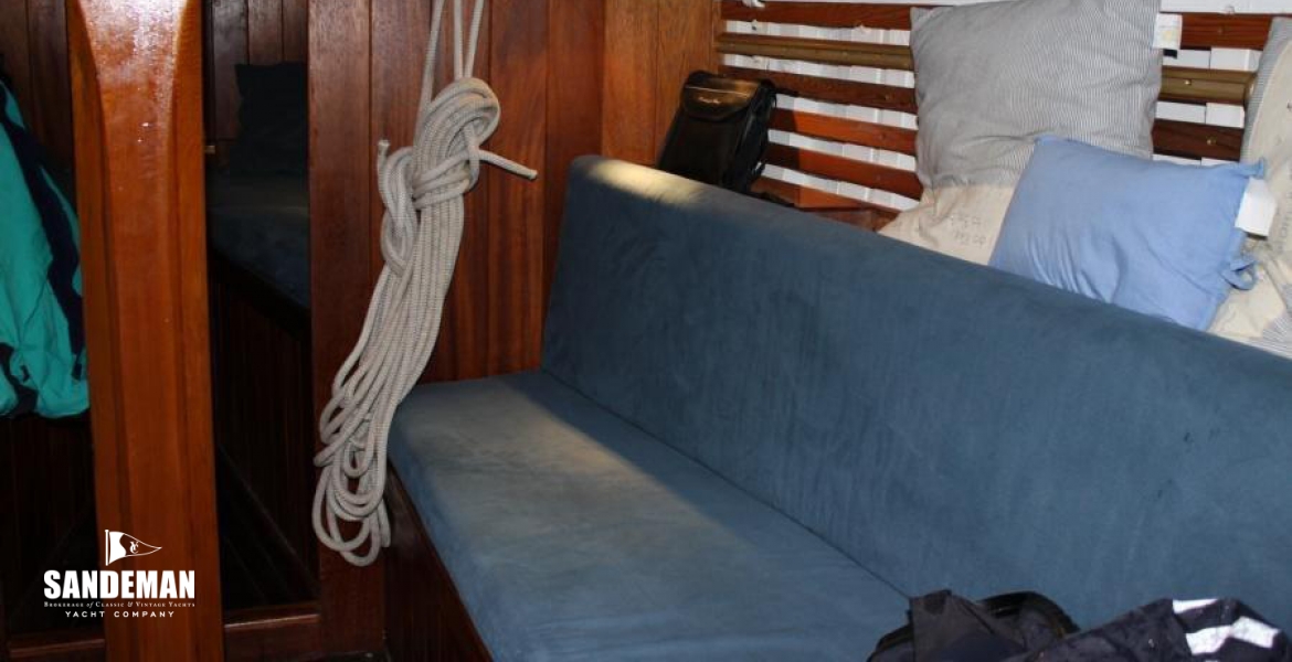 Saloon stbd berth