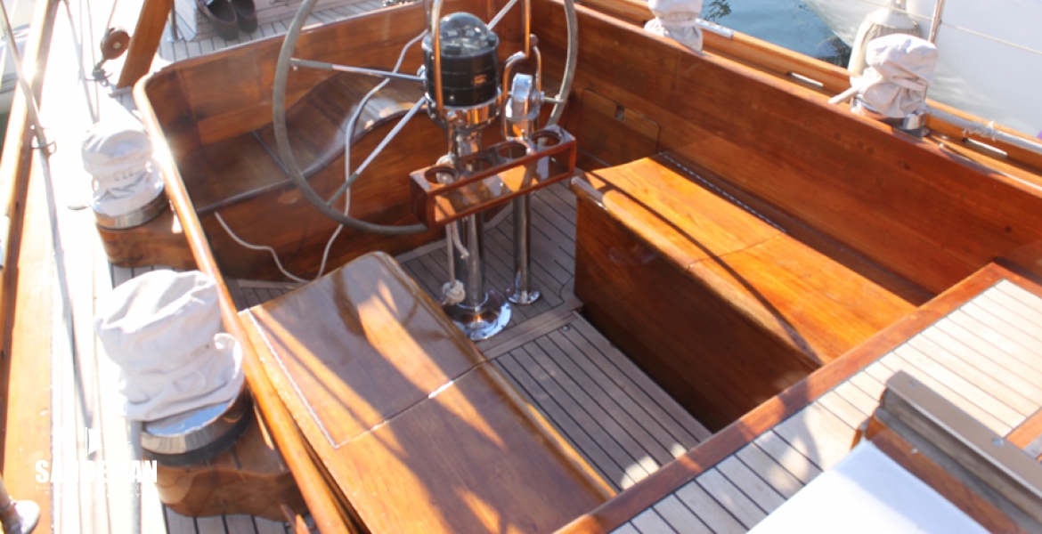 09Cockpitviewaft.jpg