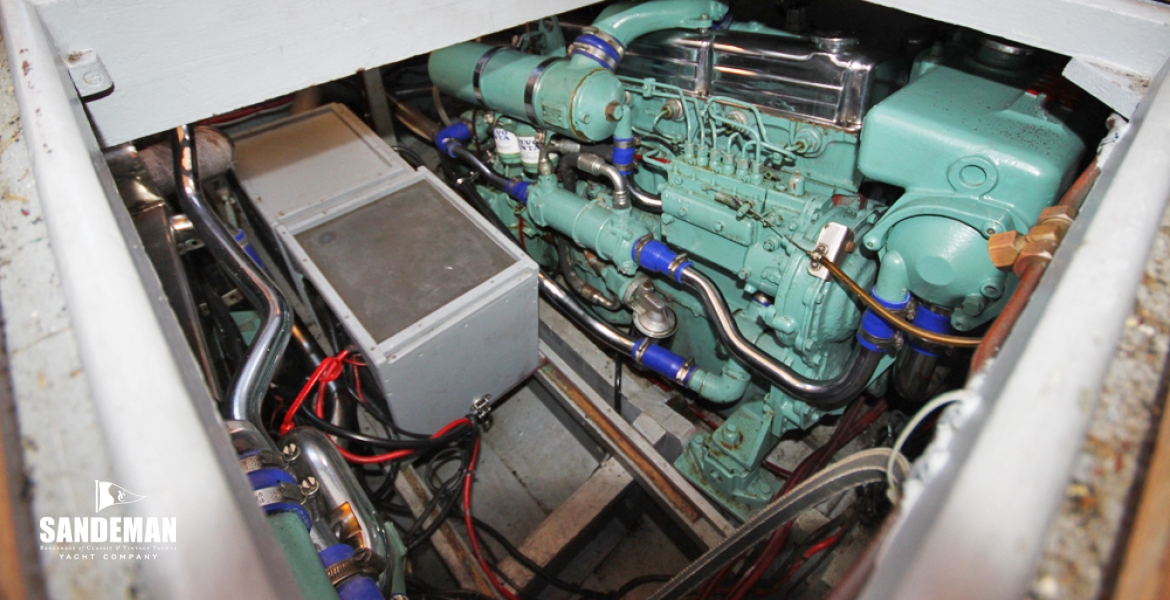 38 Engine compartment.jpg