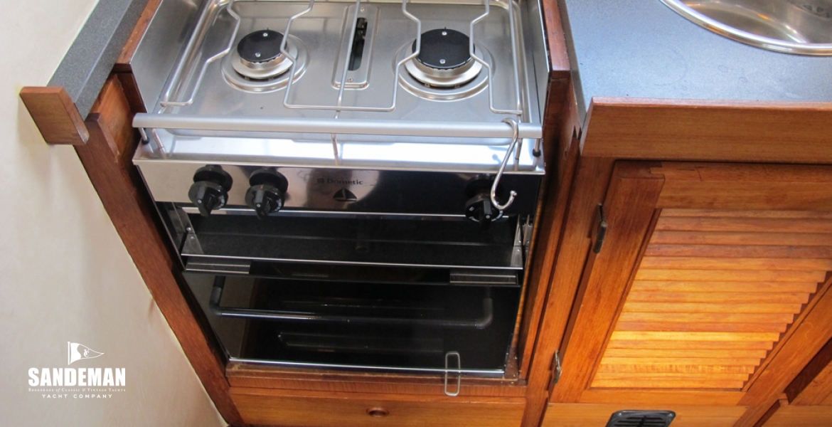 26 Cooker n sink.jpg