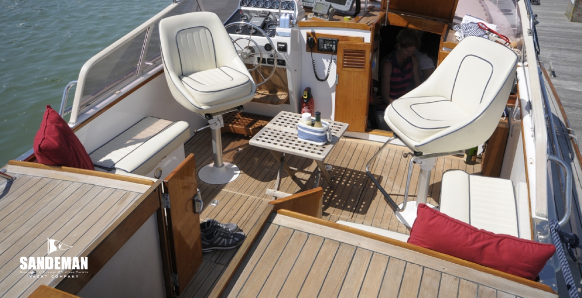 20 Open cockpit.jpg
