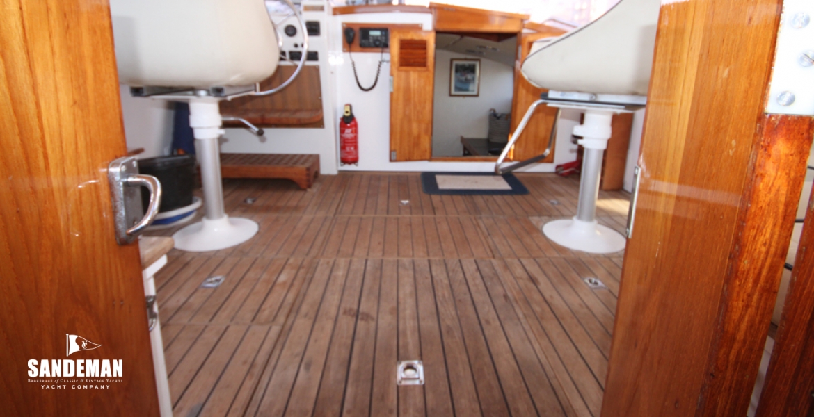 37 Aft cabin v fwd.jpg