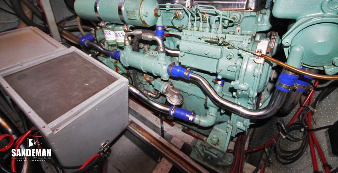 39 Port engine.jpg