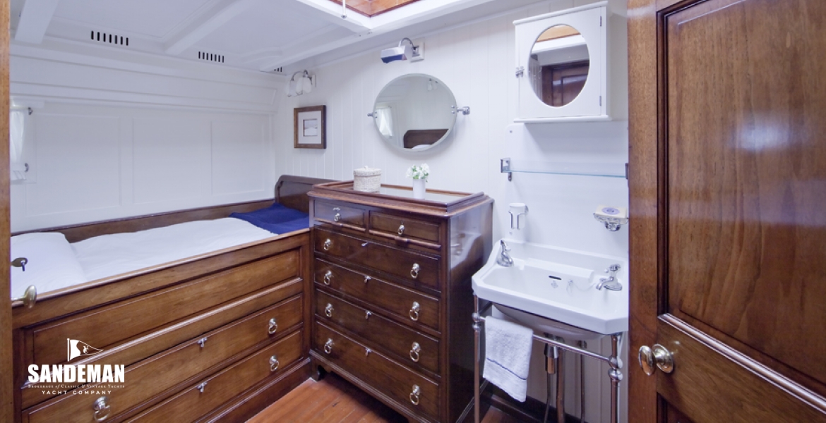 31Stateroom1skylight.jpg
