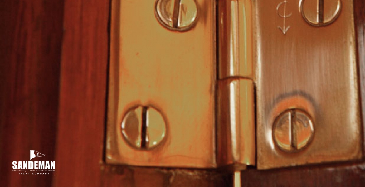 18Brasshingedetail.jpg