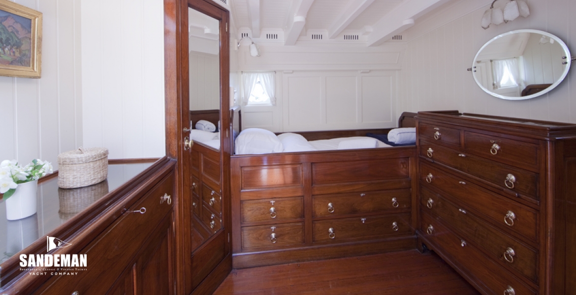 32Stateroom2berthwardrobeandchests.jpg