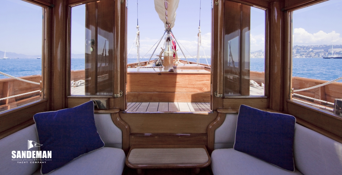 14Insidedeckhouseviewaft.jpg