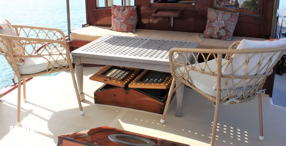 Aft deck seating