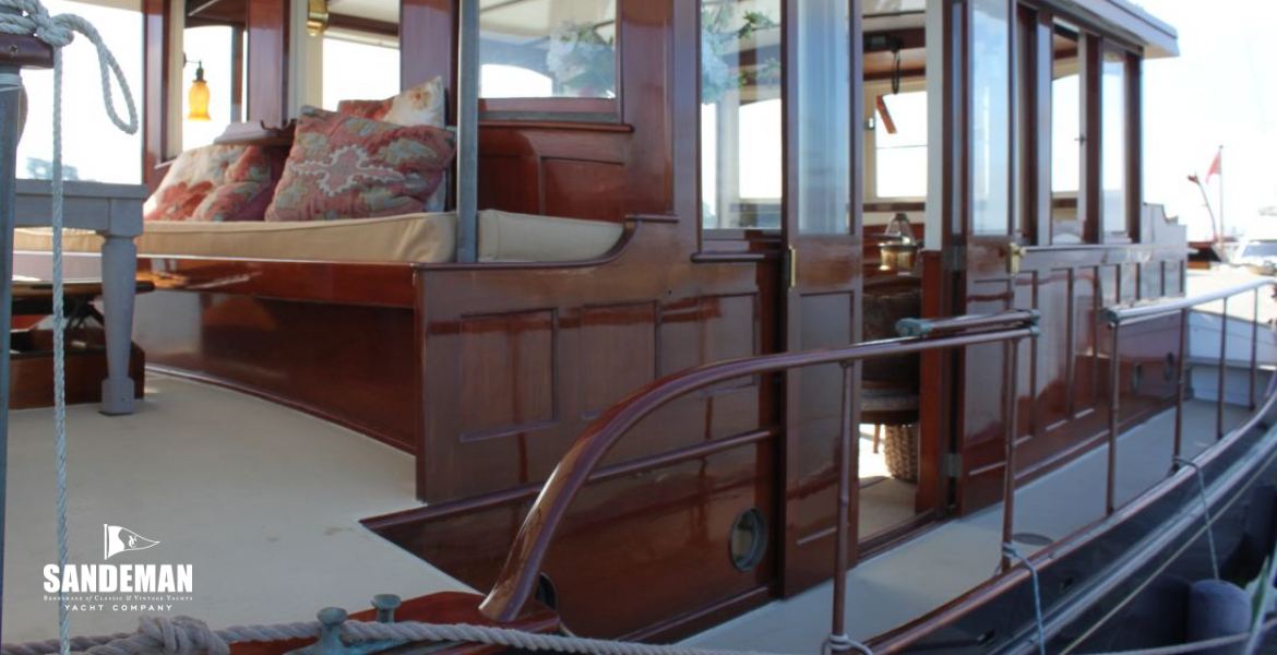 Deckhouse view fwd from stbd