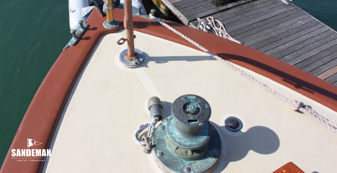 Windlass & foredeck