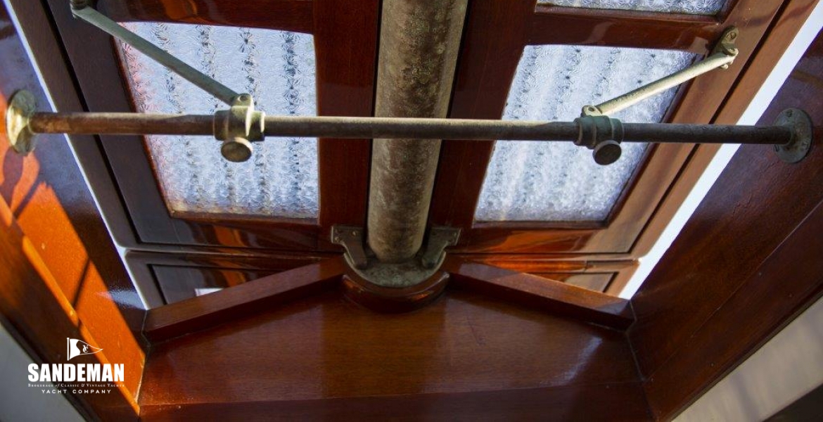 Saloon SKYLIGHT