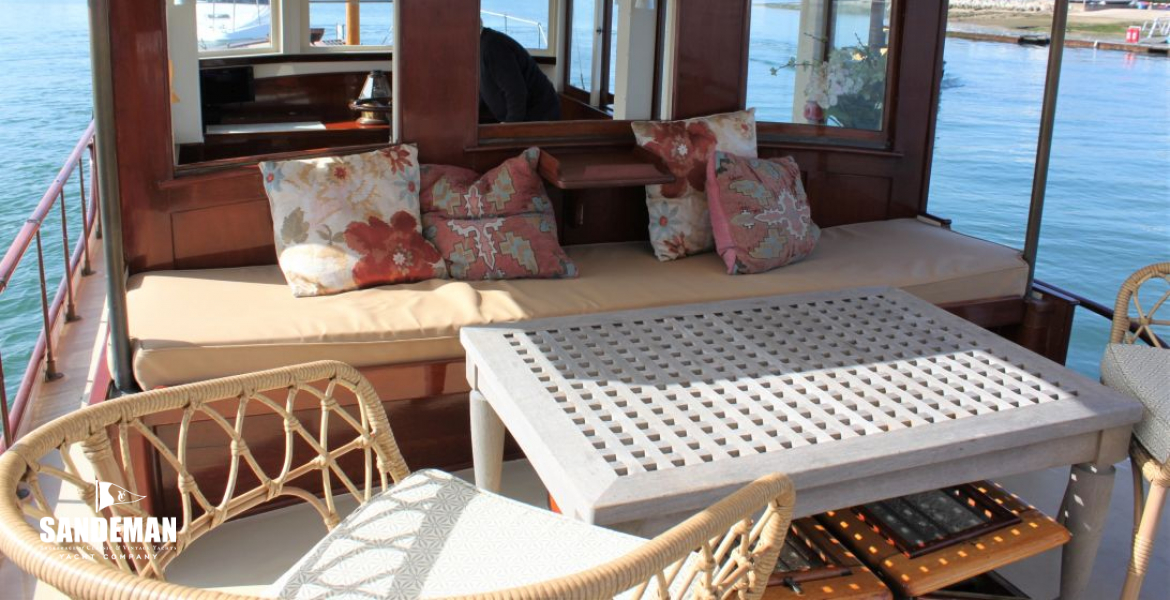 Aft deck seating