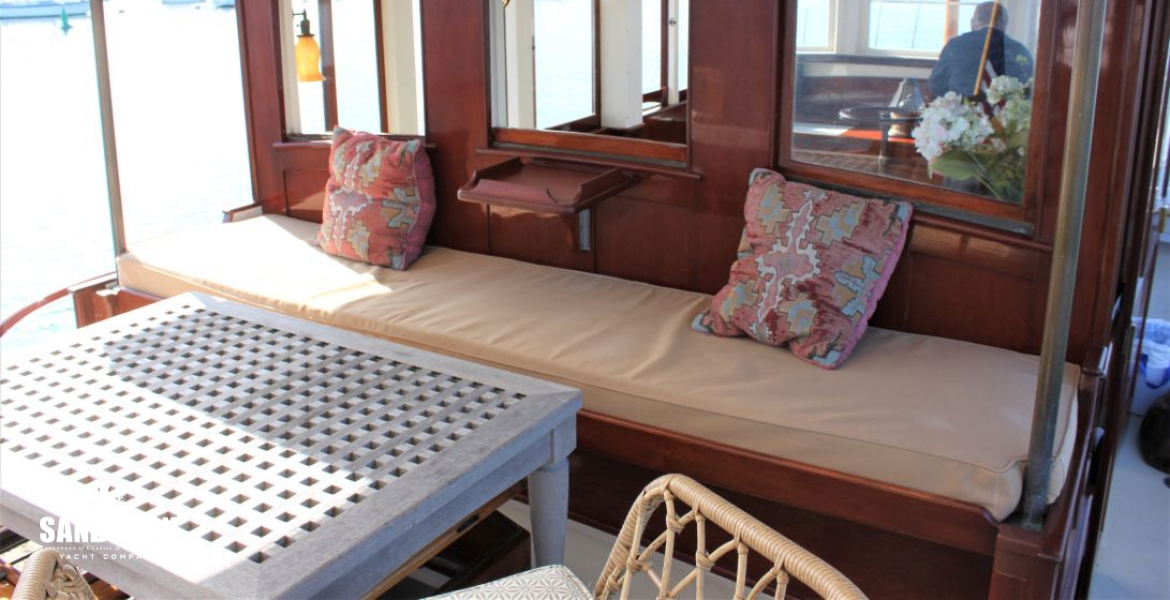 Aft deck seating