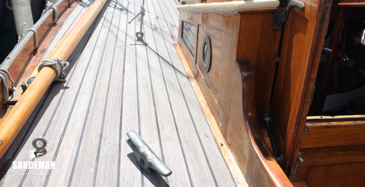 12Sidedeckviewfwd.jpg