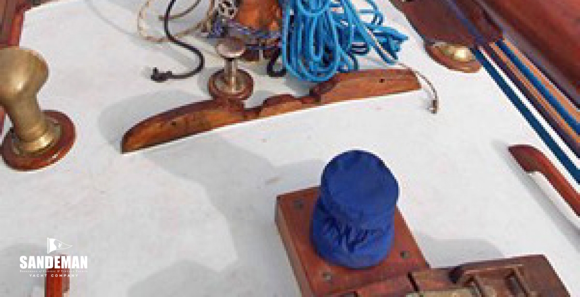 10Coachandmastdetail.jpg