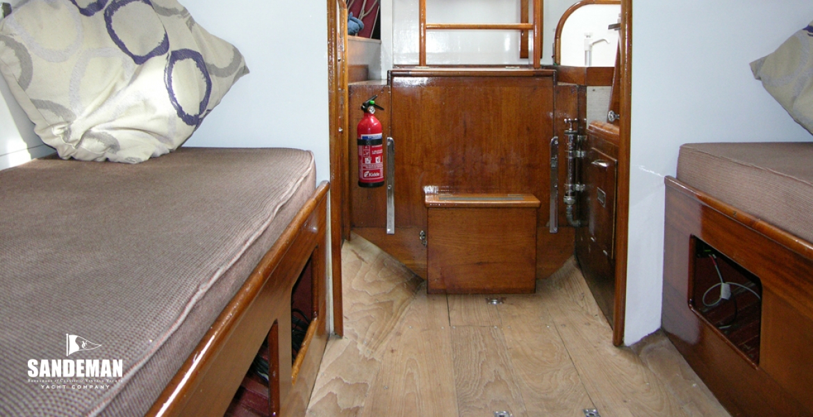 Saloon aft