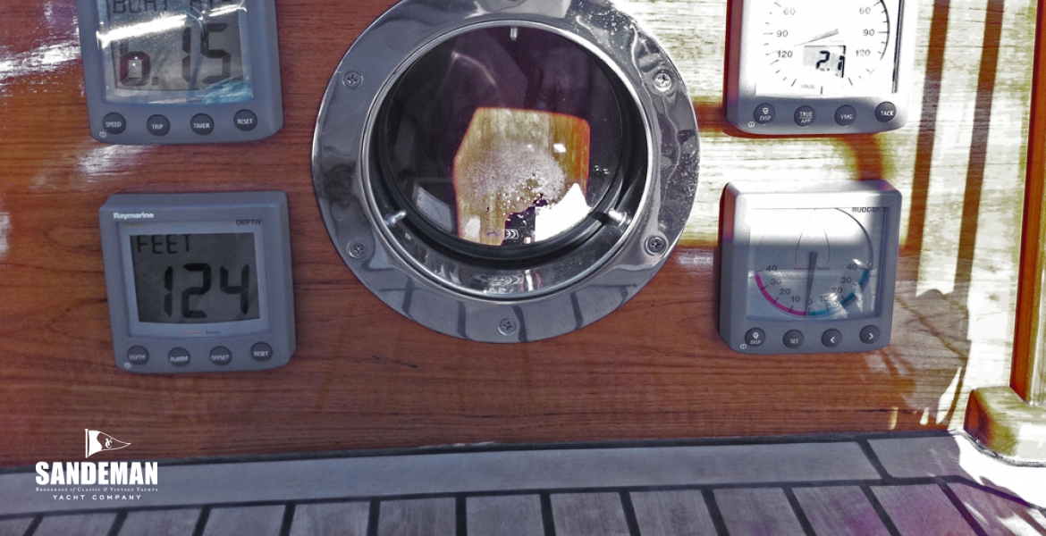 10 Deck nav instruments.jpg