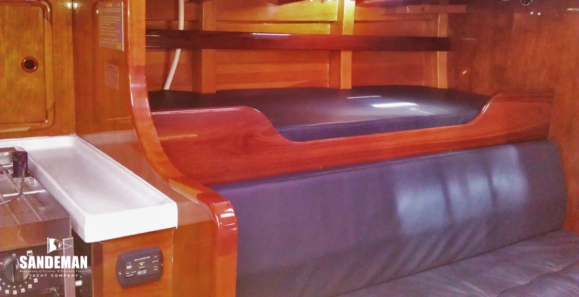 25 Saloon port pilot berth.jpg