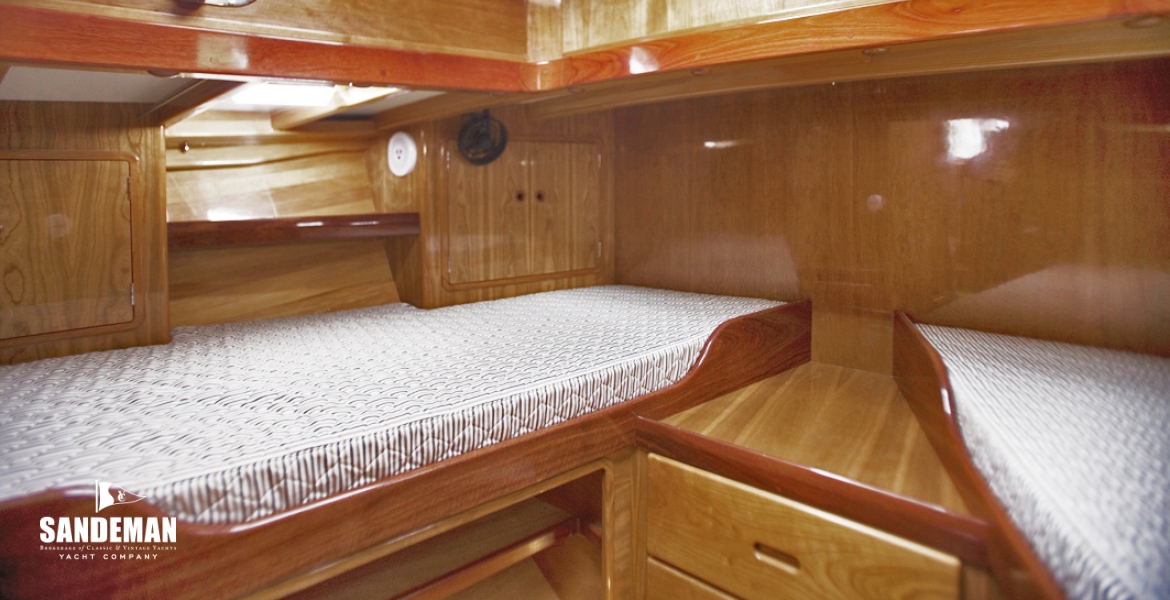 29 Fore cabin v to port.jpg