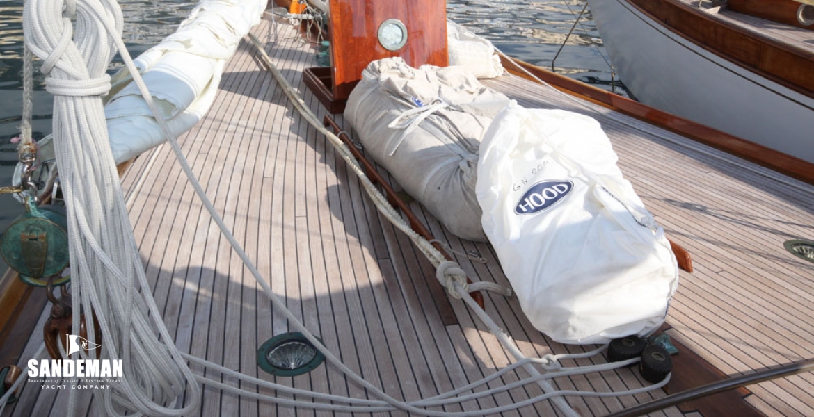 11sidetoforedeck.jpg
