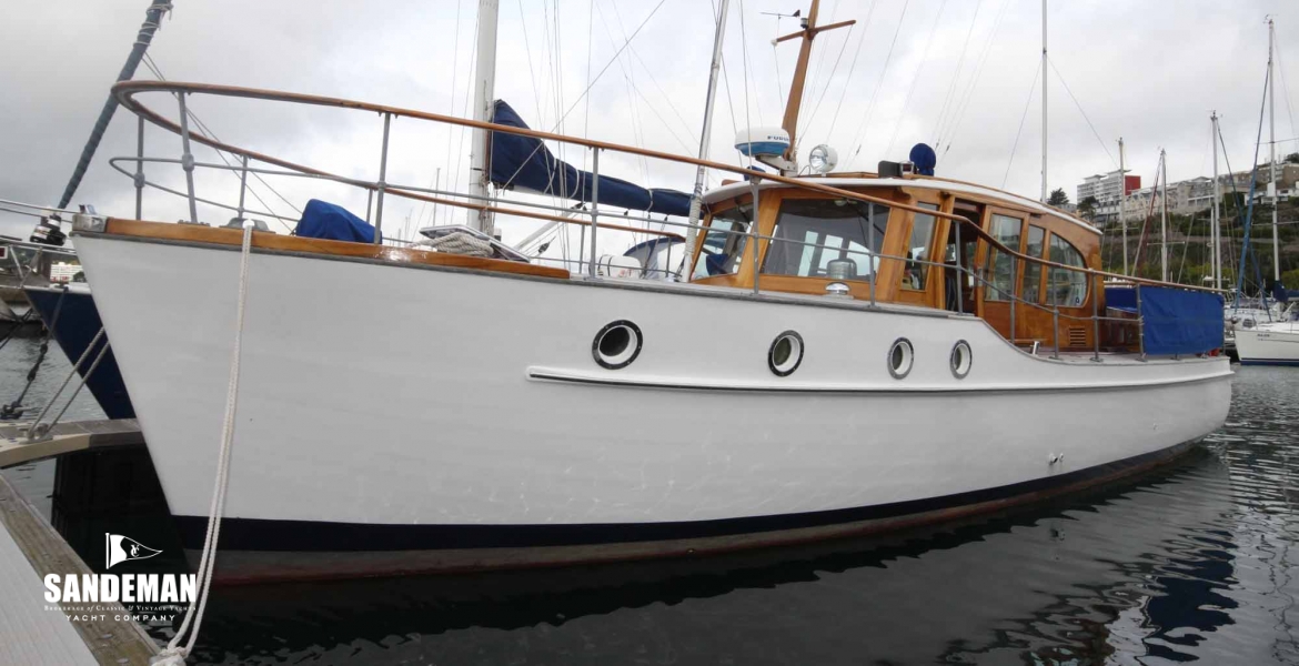04AlongsidePort.jpg