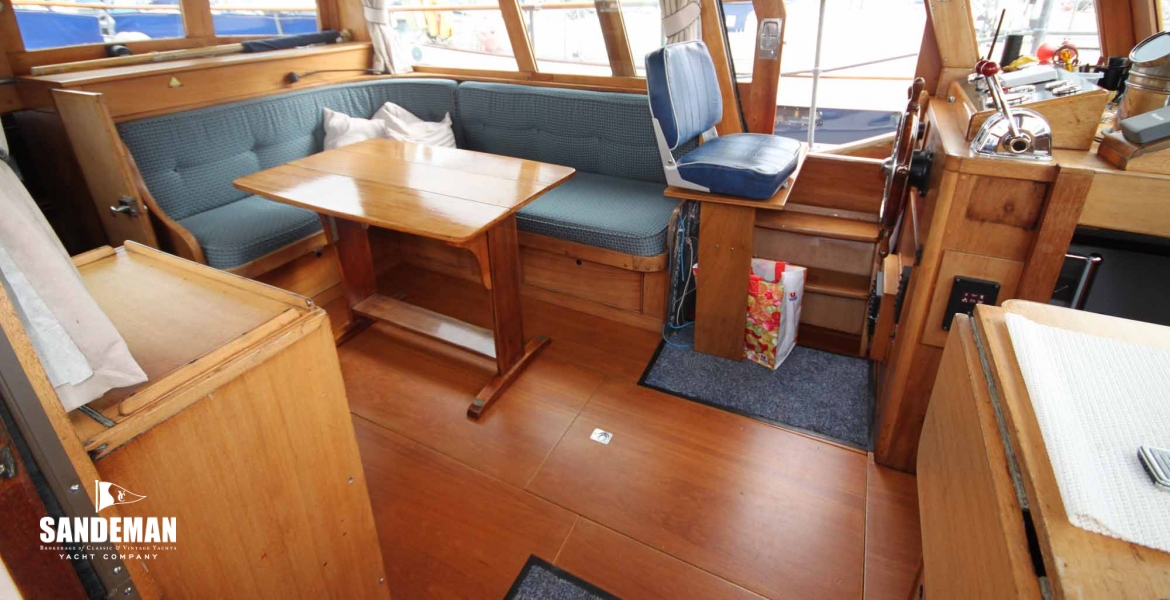 11Deckhouseinterior.jpg
